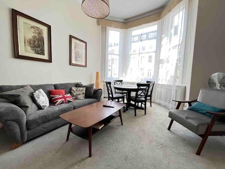 Wonderful Apartment In Earl'S Court Лондон Екстериор снимка